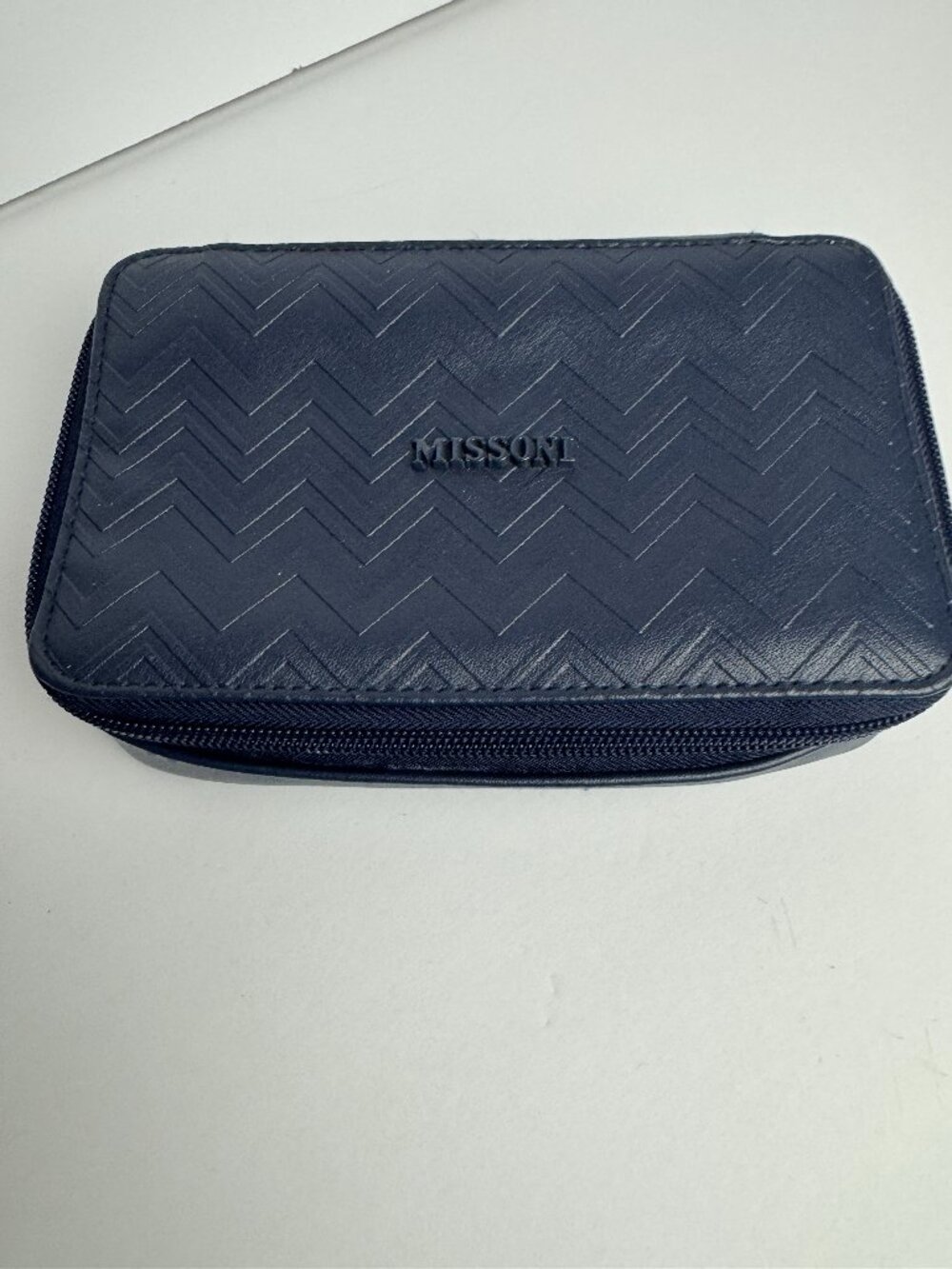 NEW Missoni for Delta Airlines Travel Cosmetic Bag Navy Blue Chevron Zip Pouch